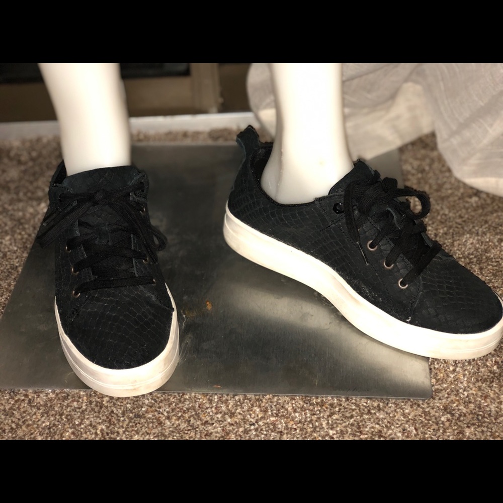Timberland black anti-fatigue gymshoes! NWOT!